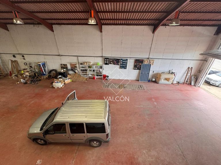 EXCELENTE NAVE EN POLIGONO INDUSTRIAL DE VILLALMANZO