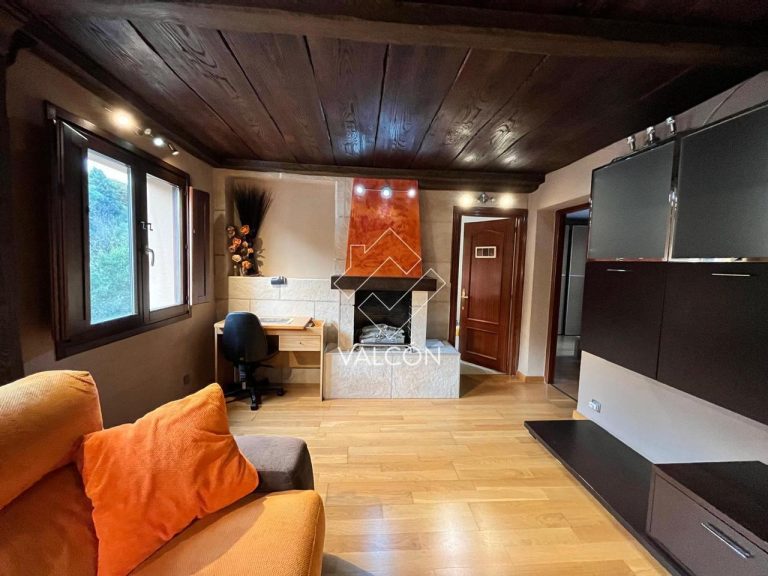 A LOS PIES DEL CASTILLO