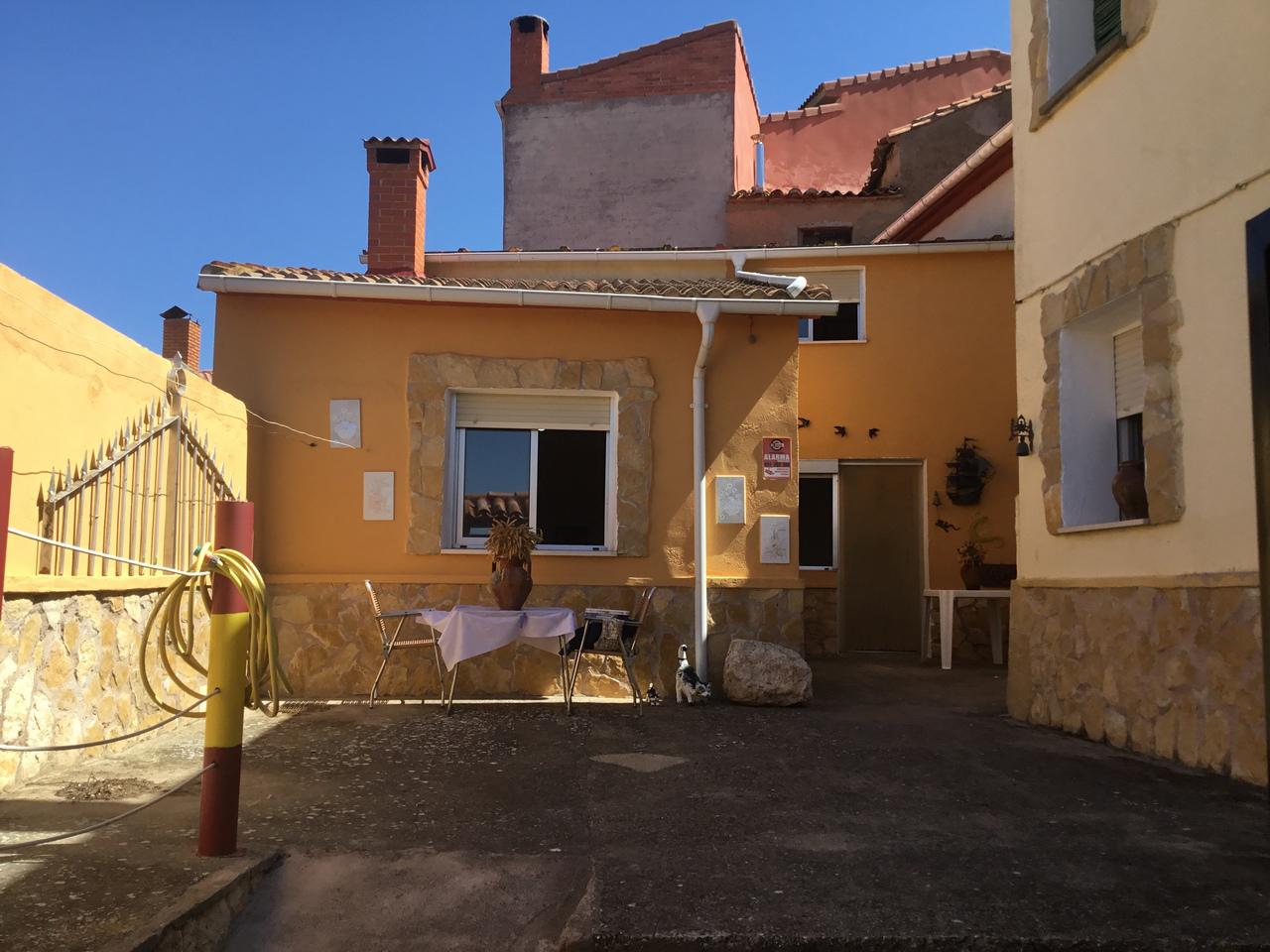 CASA RÚSTICA EN VILLAMAYOR DE LOS MONTES