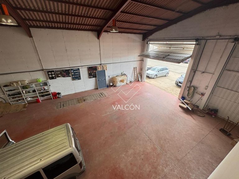 EXCELENTE NAVE EN POLIGONO INDUSTRIAL DE VILLALMANZO